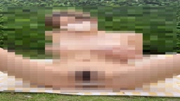 野外で巨乳が潮吹き