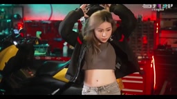 有名K-POPアイドル似