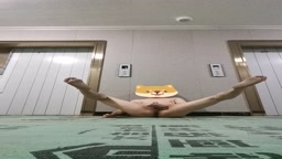 电梯口全裸露出