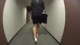 【本当の素人】むっちりボディのＪＤが人のいないホテルで着衣ハメハメ１