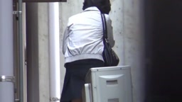 路地裏オシッコ隠し撮りvol.1