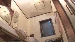 紗藤まゆ 娘の友人の乳首が透けてて我慢できない