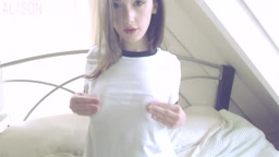 金髪白人ティーンのチクニー