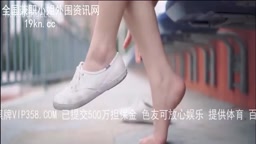 婕哥大学校园人前全裸露出 Jie Ge Fully Nude In College Campus