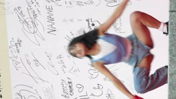 ショートパンツからチラリ　パンチラ