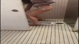 和式で立ちション