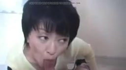 好きものオバサンがやらしくチンポをしゃぶる 口に出されて「ほんのり甘くって大好き」