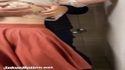 公衆便所で集団おっぱい痴かん巨乳店員尻揉み手マン彼氏の電話中にNTR