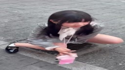 路上でおしっこ