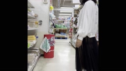 【無料フルビデオ】すけすけスカートで店内散歩
