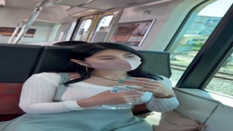 パンチラ見せつけ