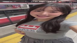 露出　おっぱいポロリ