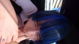 LAXD-26 ゲームから出てきたような青髪ピアス女子、車内フェラ動画です