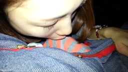 車内人妻フェラ②