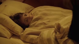 柳ゆり菜 有名女優 乳首見え