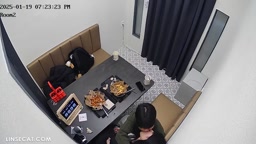 予)손님들이 섹스를 하고 여자 점장도 섹스를 합니다