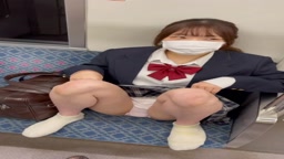 JK盗○日記 スタイル抜群なのに胸は大きい激カワ童顔ポニテJKを電車内で盗○