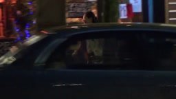 めくって見せる