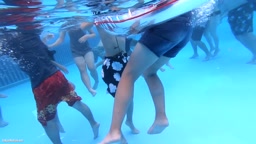 ぷーる 水中で手コキ