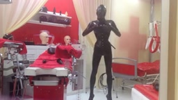 Kylies Latex Webcam Show: BDSM Fun im Studio