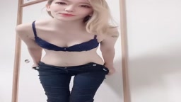 金髪若ギャルの脱衣