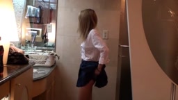 20歳の金髪黒ギャルに制服コスプレさせました。懐かしのルーズソックスの脚を拡げさせてバイブと手マンのあとはカリ太をしゃぶらせてズボッ