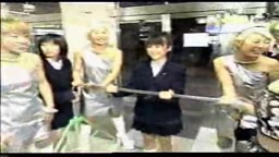 女子高生　鉄棒逆上がりパンチラ