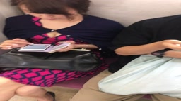 美魔女の電車谷間