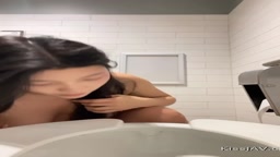 かわいい子　便器舐め