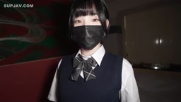 地下アイドルを制服を着させてパンチラ