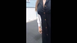 黒のワンピースの下は・・・