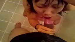 セフレにションベン飲ませて顔にもたっぷりかけてみた