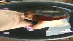 露天風呂で舐められて