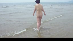 マイクロビキニの熟妻１