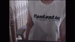 booboomonster 配信 生放送ではわざとトップスをめくり上げて、観客にパンティを見せていた