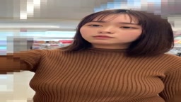 セーターの下のたわわなオッパイ