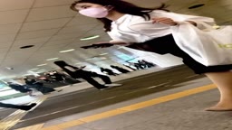 街　乳　爆乳揺れOL