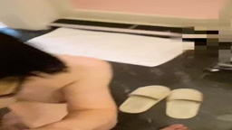 淫乱女教師：立ちバック中出し