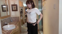 投稿18509清楚な美乳嬢