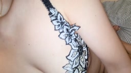 チビを預けて身体を売りに来る人妻