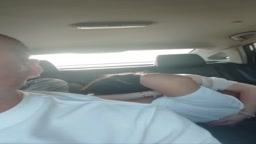 我慢出来ない二人がバックシートで・・・