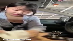 我慢できず車内フェラ