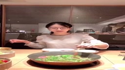 メガネ娘　おっぱい露出