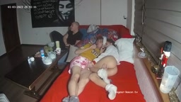 友達がいるのにこっそりSEX