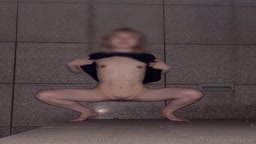 露出05（アヘ顔・ダブルピース）