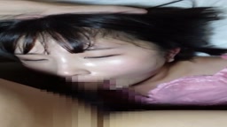 ホテル侵入チカン／夏休み旅行のニーソ美脚女子大生