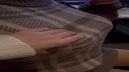 おふざけ 乳揉み