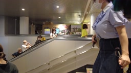 階段降り並走眼鏡さん