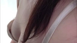 美女の乳首を撮影する