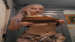 白人美女の柔乳